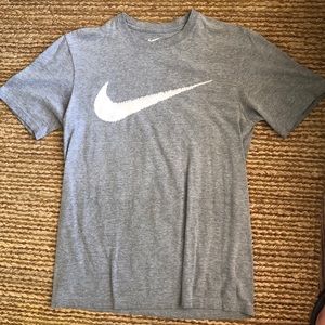 NIKE Men’s Gray T-shirt
